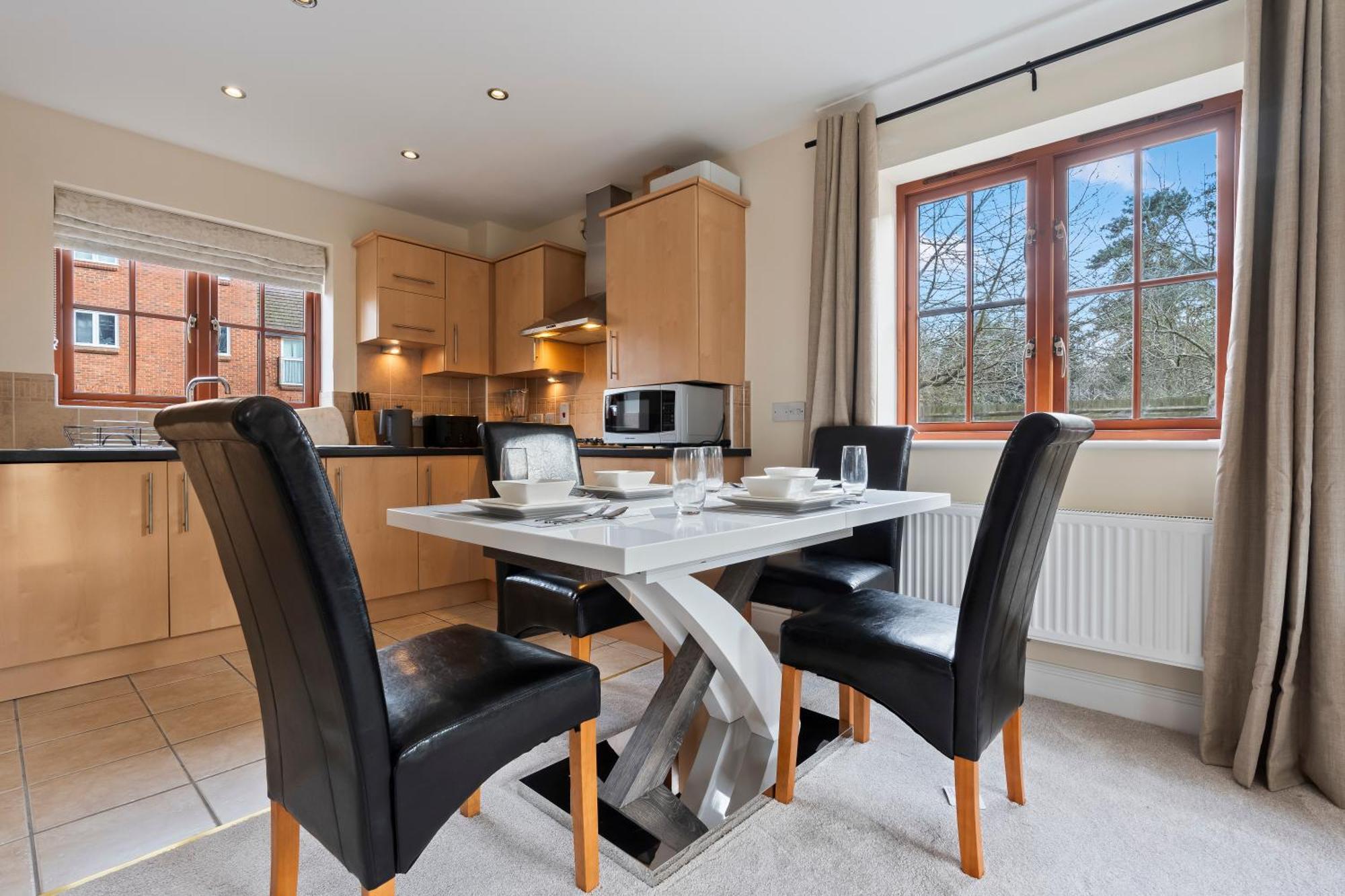 Cozy 2bed Flat With Free Parking Near Willen In * Милтон-Кейнс